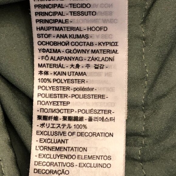 Levis Pretty Silky Blouse: Size M - Picture 10 of 11